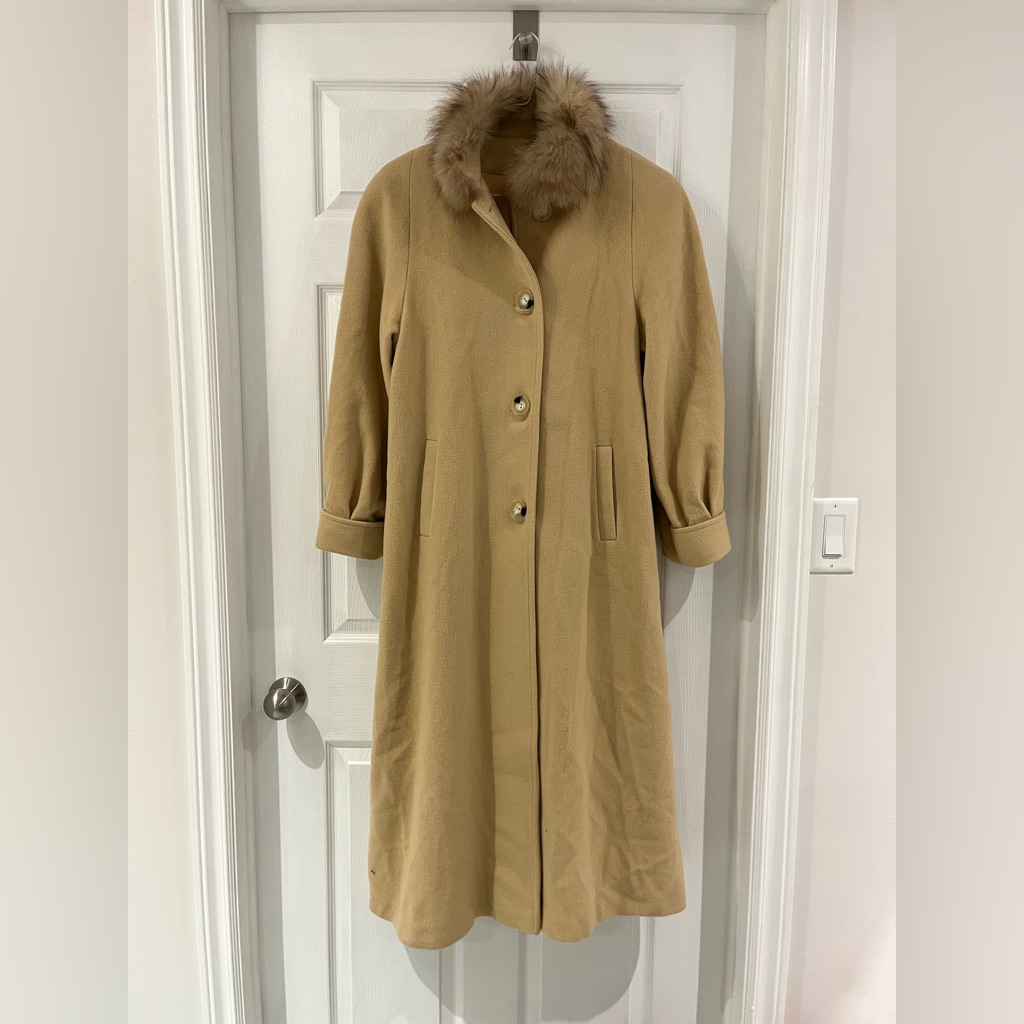 Elegant Beige Wool Long Coat With Fur Collar